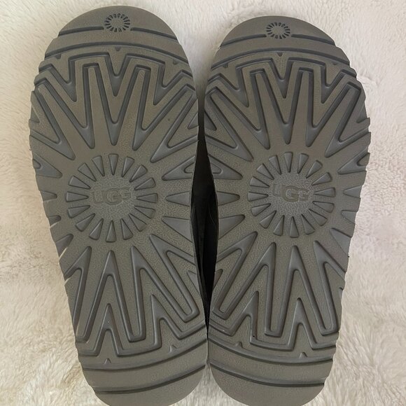 UGG S/N1111730 Neumel 11 Graphic Women's Gray Boots Size: 7 - Picture 12 of 16
